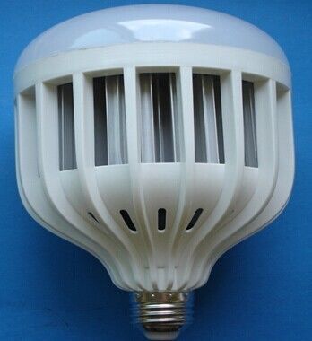 उच्च लुमेन 12W 1150LM IP45 Epistar प्लास्टिक आवास एलईडी बल्बों ग्लोब कारखानों
