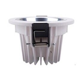 110V / 220V एलईडी रोशनी के नीचे
